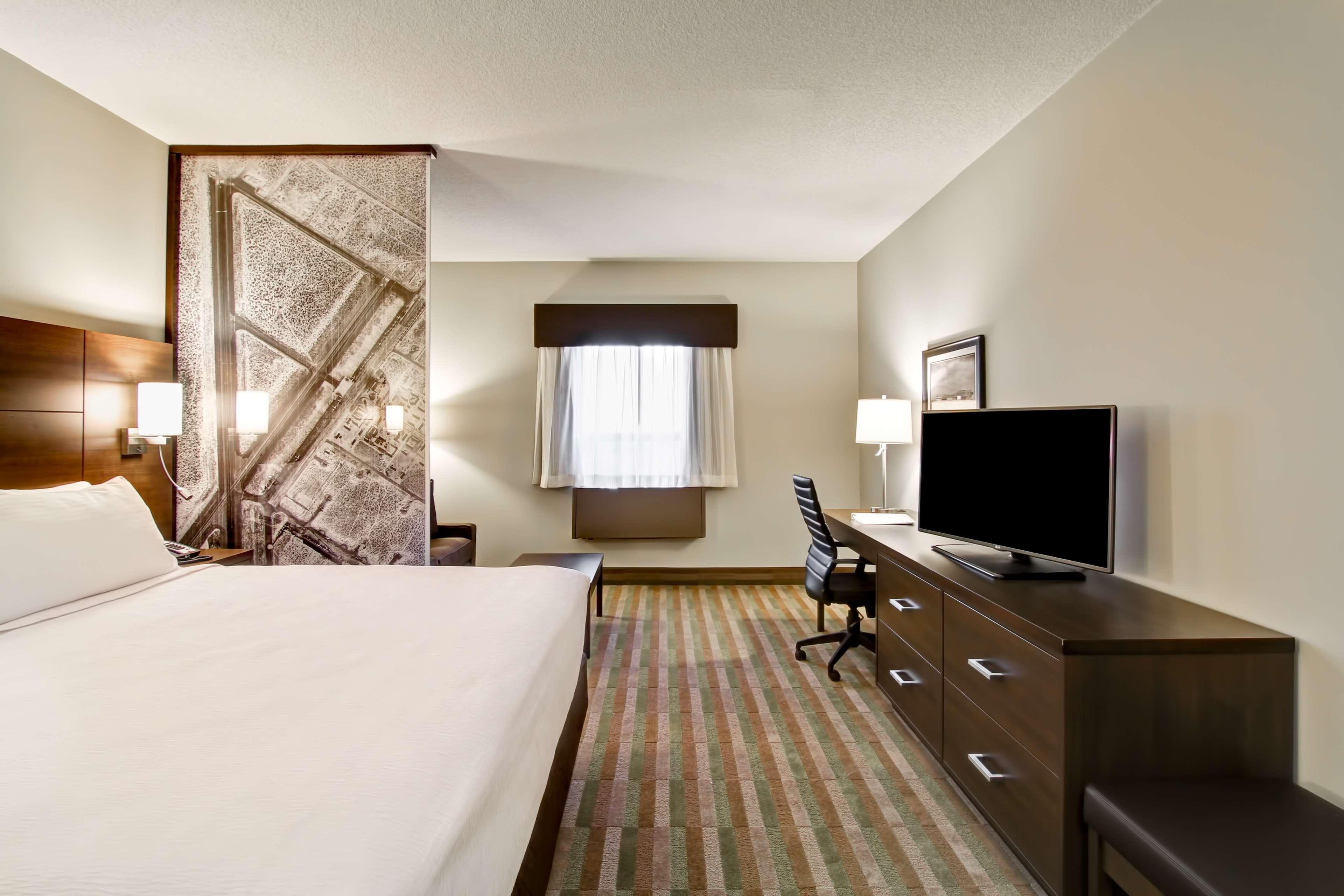 Best Western London Airport Inn & Suites Экстерьер фото