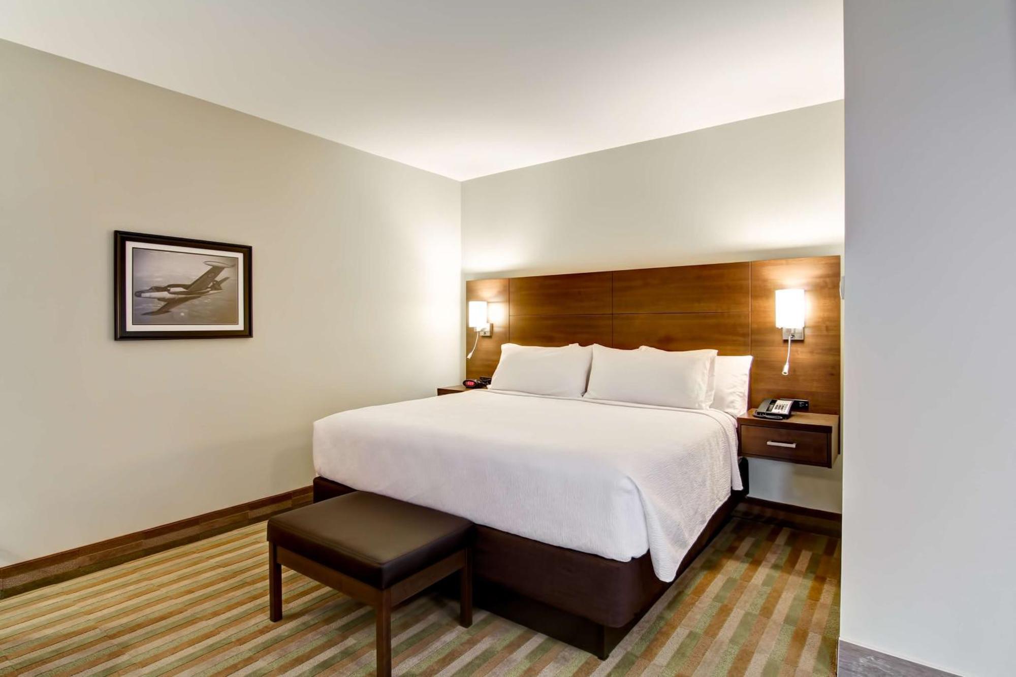 Best Western London Airport Inn & Suites Экстерьер фото