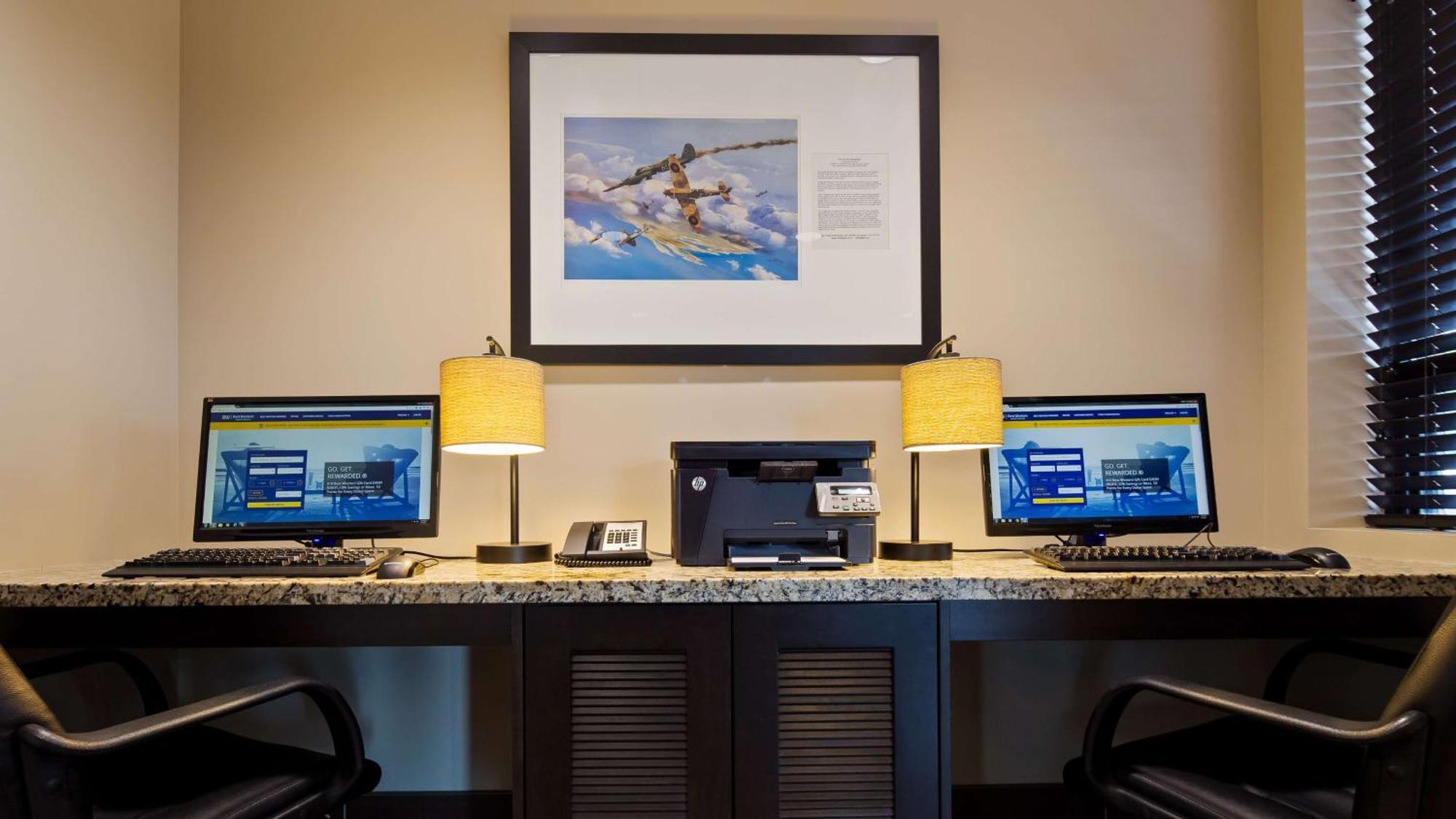 Best Western London Airport Inn & Suites Экстерьер фото