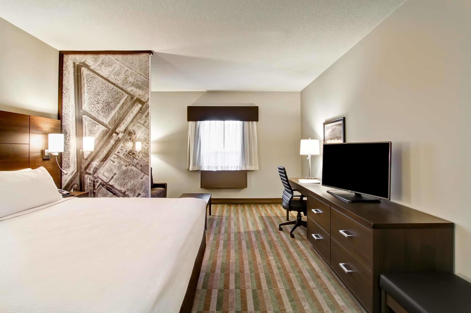 Best Western London Airport Inn & Suites Экстерьер фото